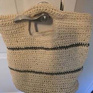 Urban DESIGNS Outfitters Natural and Black Crochet Tote
